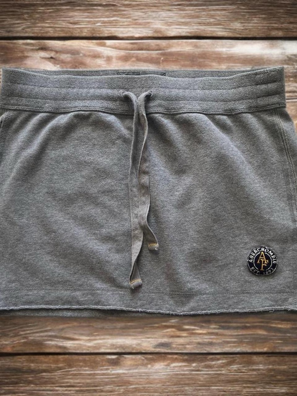 Vintage Abercrombie & Fitch Gray Patch Sweatskirt with Gold Embroidered Logo. M